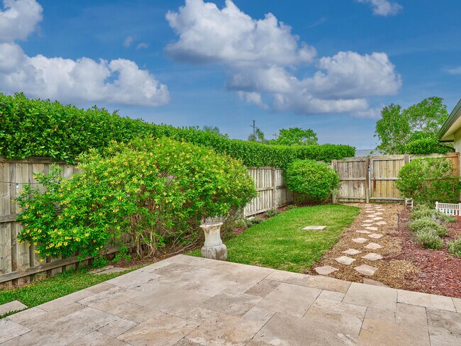 Building Photo - 1267 Summerwood Cir