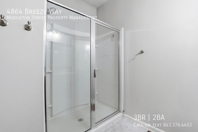 Building Photo - 4864 Breeze Way