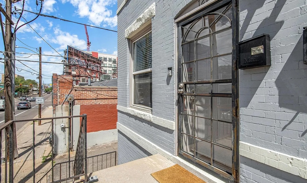 Building Photo - 121 E 8th Ave