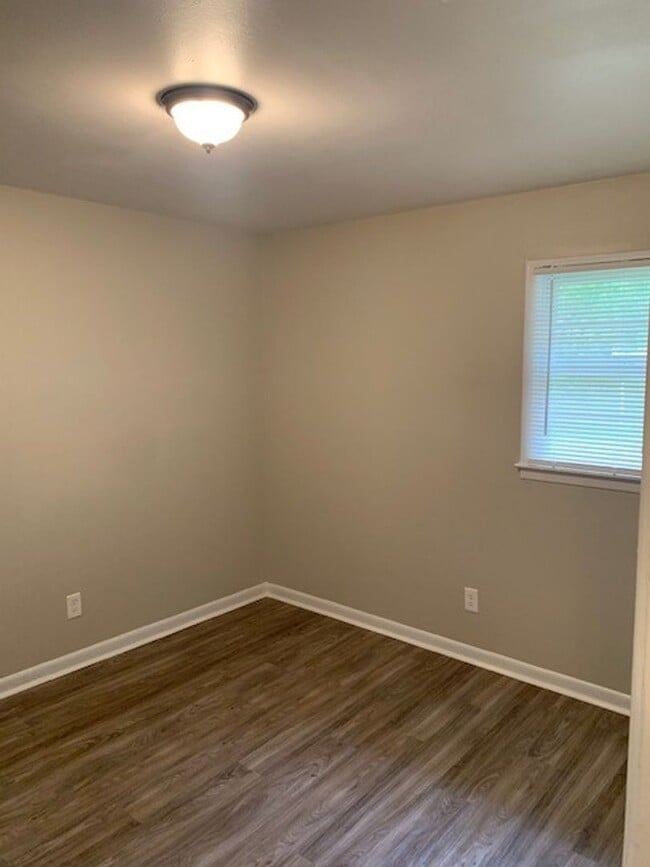 Building Photo - 1073-1075 Wisteria Dr SW