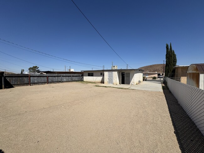Building Photo - 1130 Mojave Dr