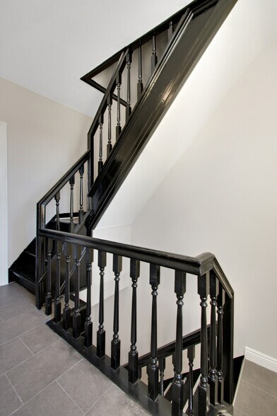 Building Photo - 406 Semel Ave