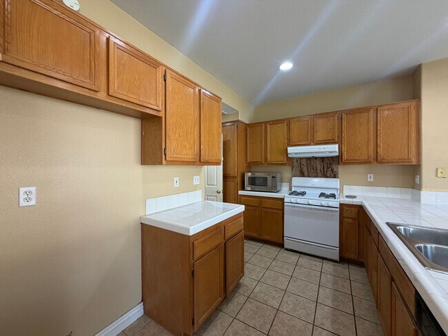 Building Photo - 1683 Falcon Peak St