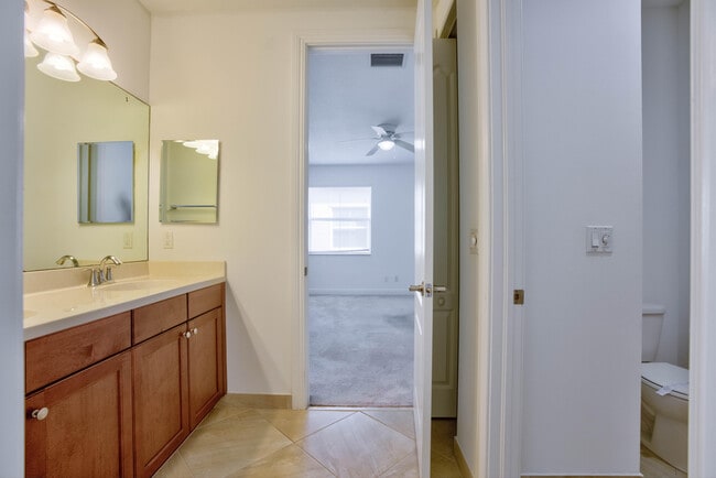 Building Photo - 119 Diamante Way