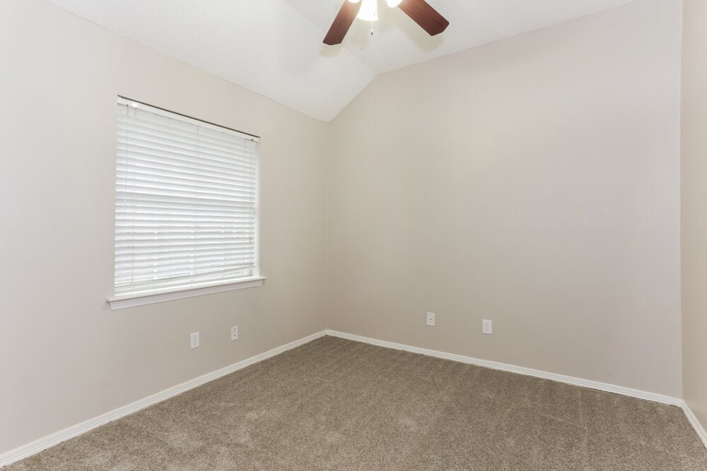 Building Photo - 724 Nicole Dr