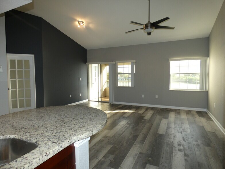 Building Photo - 2850 N Oakland Forest Dr