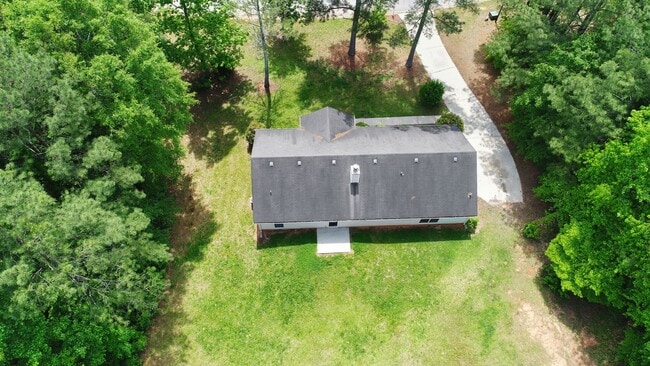 Building Photo - Charming Ranch-Style Home with Spacious Ya...