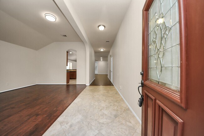 Building Photo - 13918 Goodridge Dr