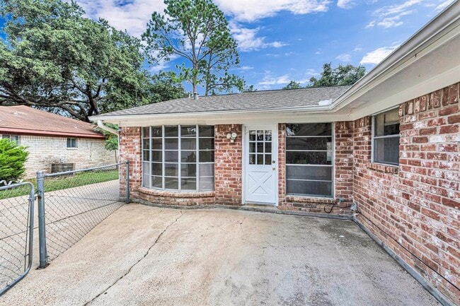 Building Photo - 22223 Hockaday Dr