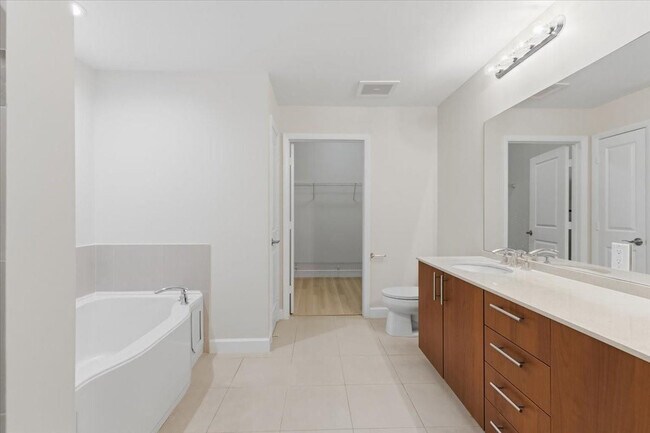 Building Photo - 1945 S Ocean Dr