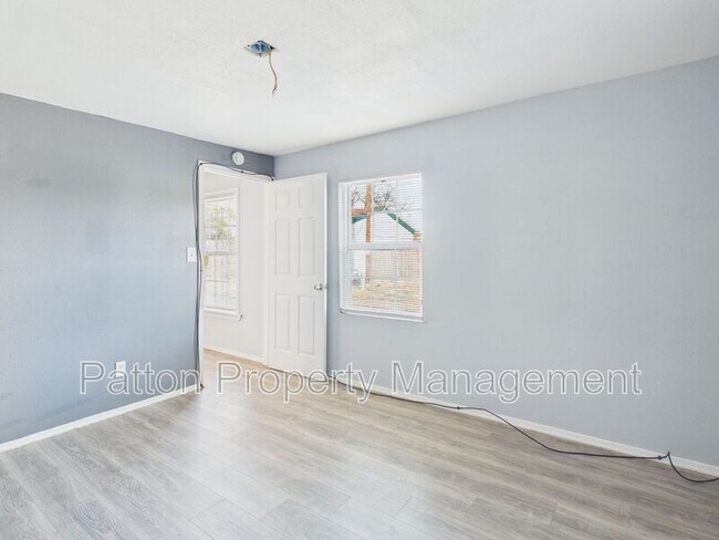 Building Photo - 2718 Duncan Dr