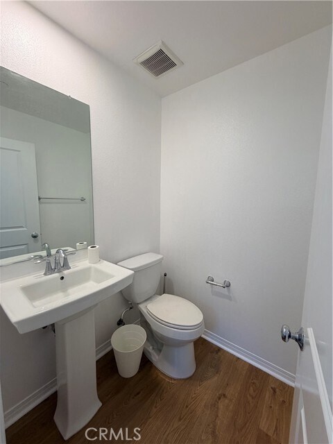 Building Photo - 818 Santa Fe Ave