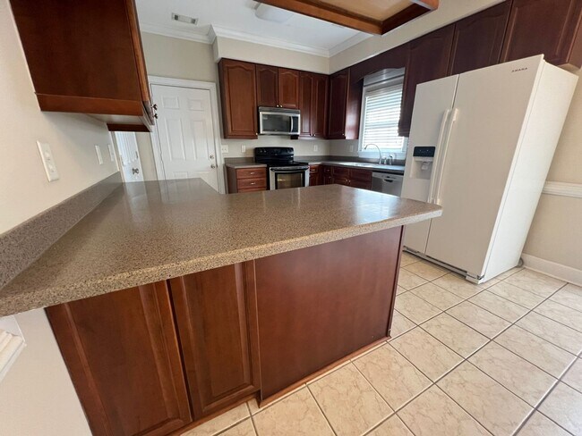 Building Photo - 714 Berry Ln