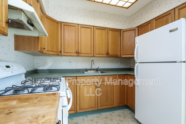 Building Photo - 1004 Oregon Ave