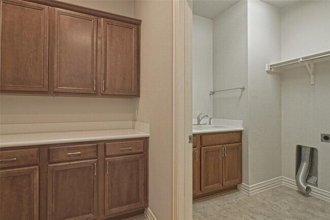 Building Photo - 411 Capote Peak Dr