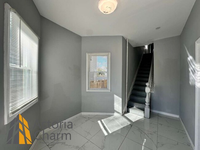 Building Photo - 3004 Clifton Ave