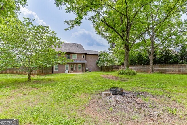 Building Photo - 323 Deer Run Dr