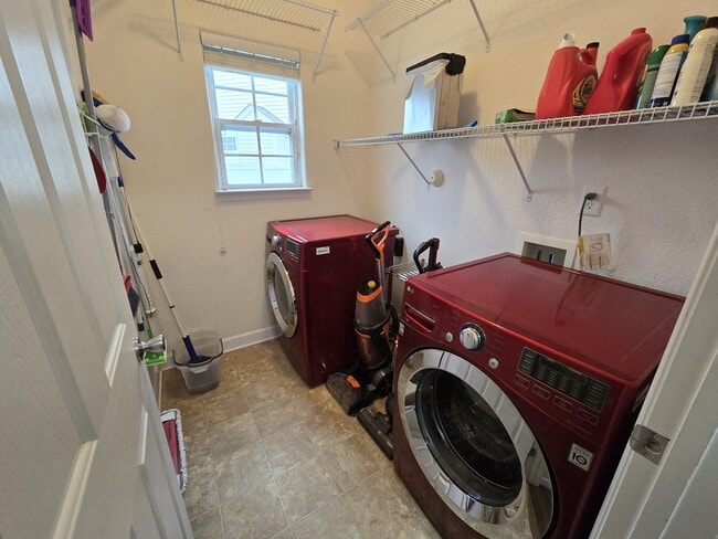 Building Photo - 2009 Breck Ave