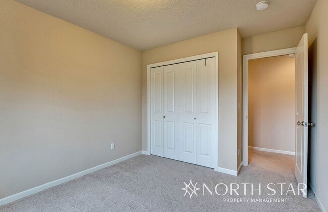 Building Photo - Heritage Crossing Craftsman in Tigard
