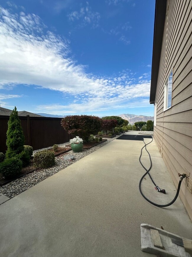 Building Photo - Beautiful Fancher Heights Home for Rent