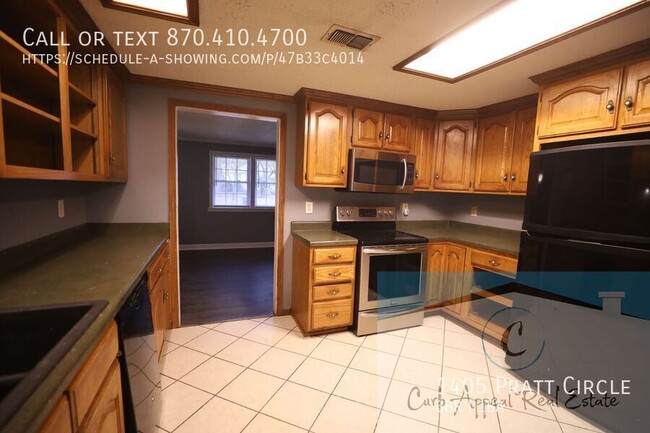 Building Photo - 1405 Pratt Cir