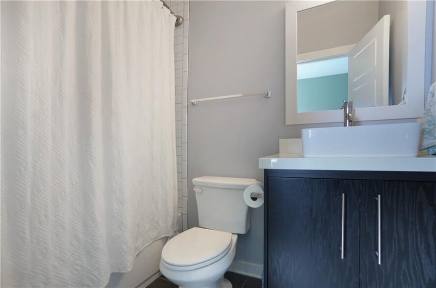 Building Photo - 472 Martin St SE