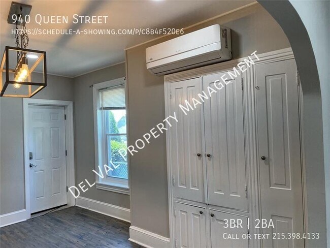 Building Photo - 940 Queen St