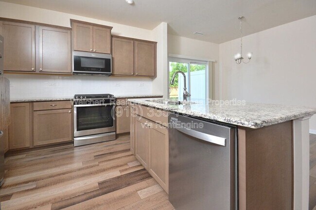 Building Photo - 409 Vassar Dr