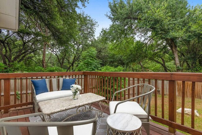 Building Photo - 802 Ramble Ln