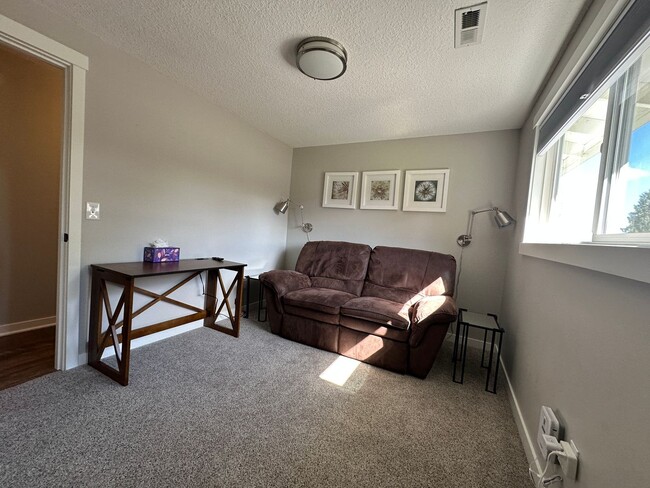 Building Photo - Luxury Furnished Rental in Milwaukie