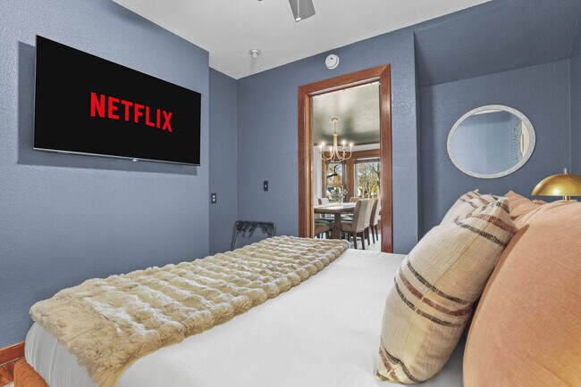 Building Photo - 924 Capital St