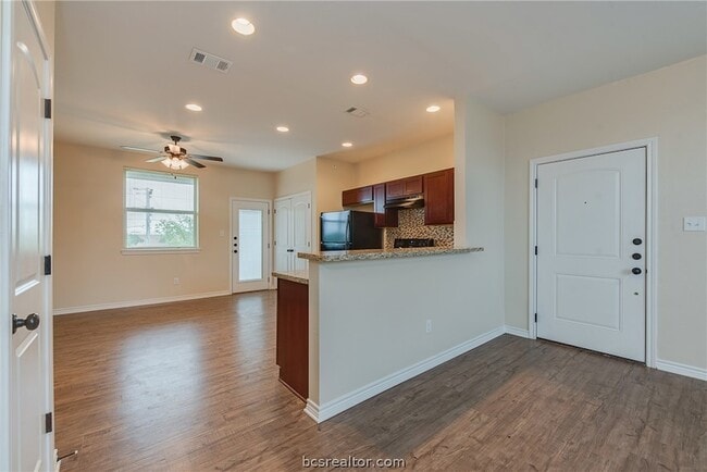 Building Photo - 1915 Dartmouth St