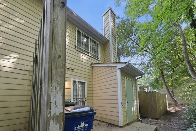 Building Photo - 839 Dalewood Dr