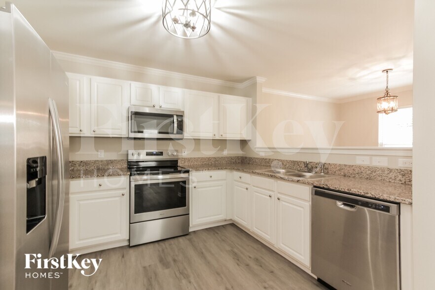 Building Photo - 2013 Dunsmore Ln