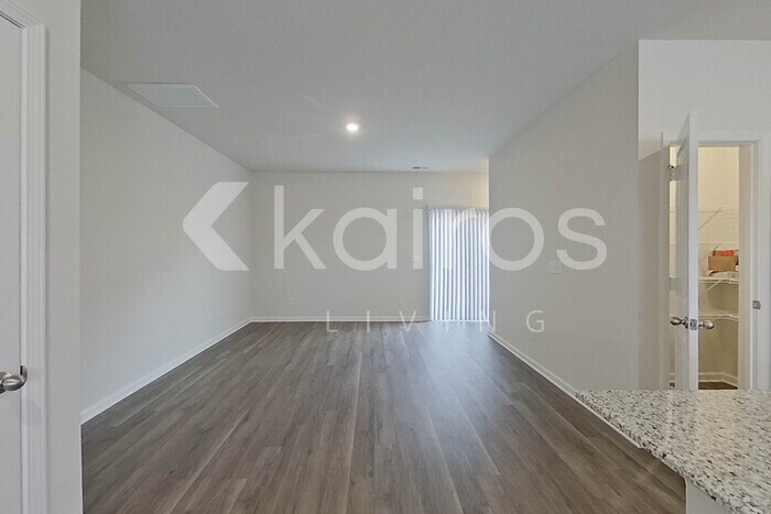 Building Photo - 2137 Banyon Cir