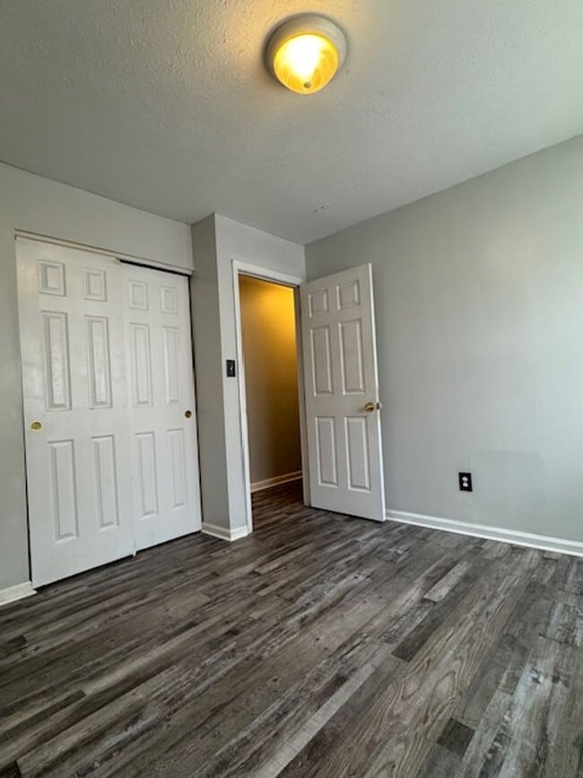 Building Photo - 112 Sandy Dr