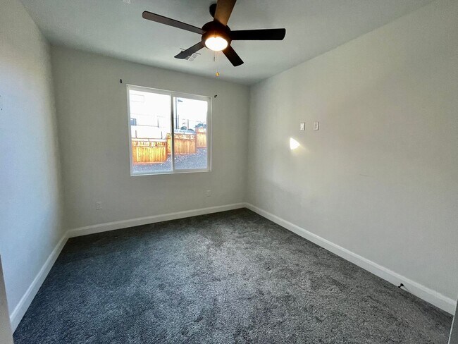 Building Photo - Wonderful Pet-Friendly Home in Overlook @ ...