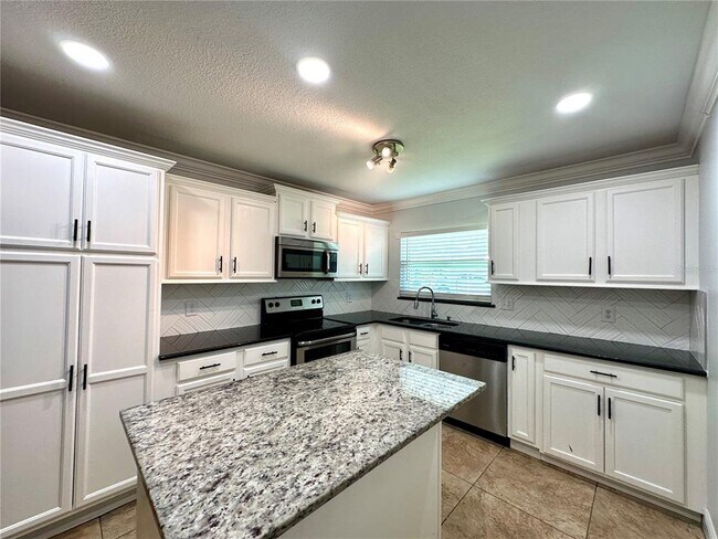 Building Photo - 10005 Granite Ln