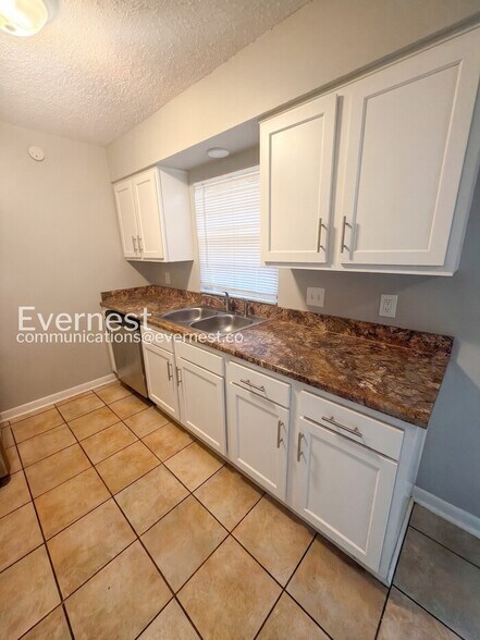 Building Photo - 6069 Anglia Dr