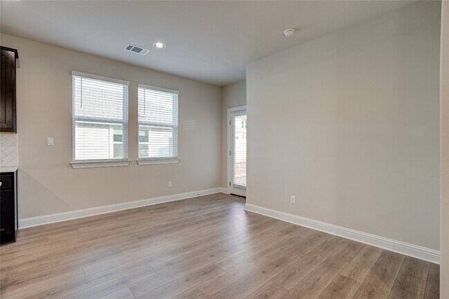 Building Photo - 135 Living Reef Dr