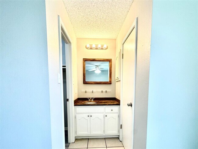 Building Photo - 1401 Somerset Dr