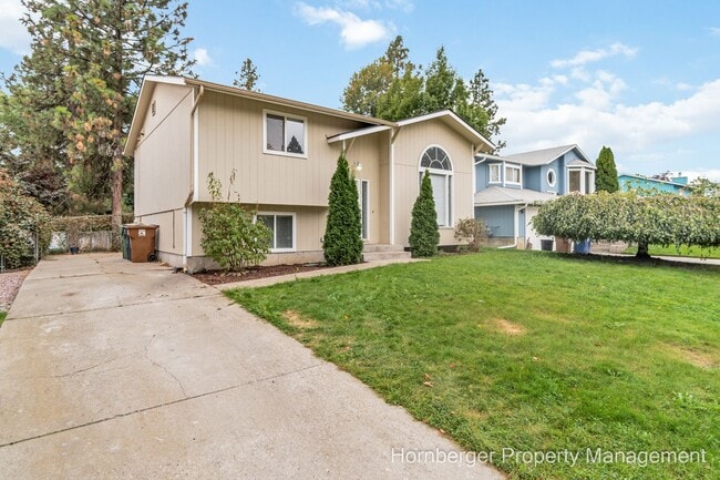 Building Photo - Recently Updated Single Family Home On The...