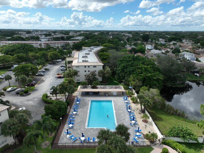 Building Photo - 1904 Bermuda Cir