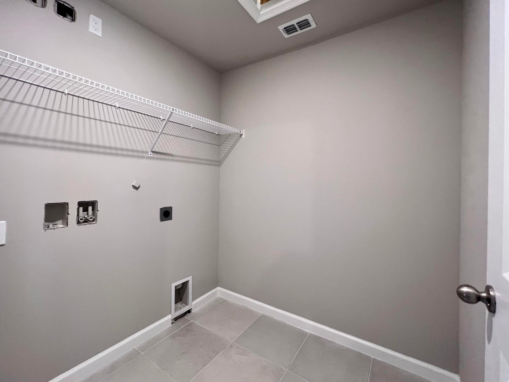 Building Photo - 5656 Mentmore Dr