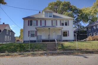 Building Photo - 2 bedroom with bonus space