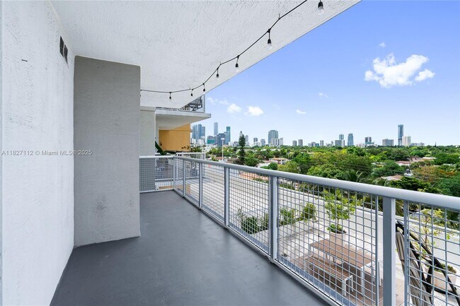 Building Photo - 900 SW 8th St