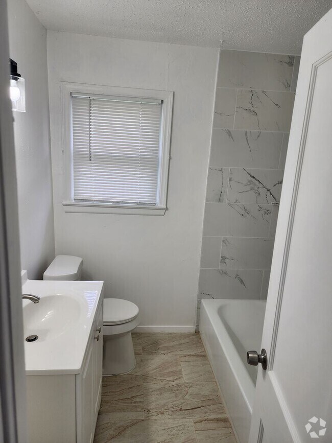 Building Photo - Move-In Ready in Midwest City!