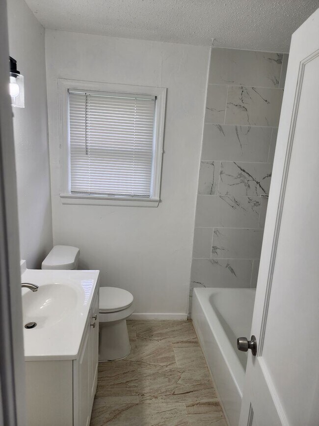 Primary Photo - Move-In Ready in Midwest City!