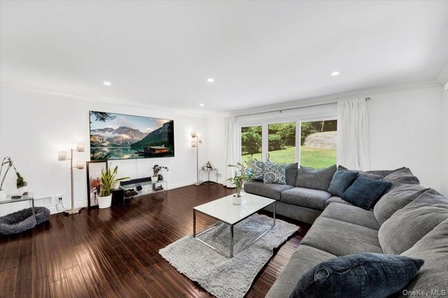 Building Photo - 270 Victory Blvd