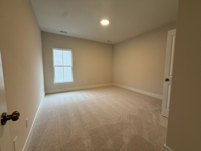 Building Photo - 2049 Burson Dr